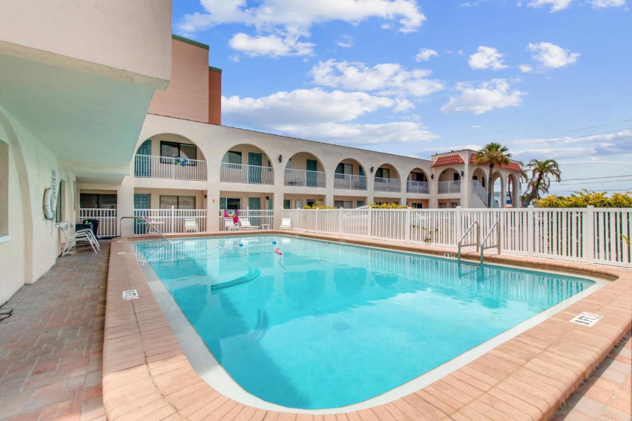 Redington Surf Resort By Travel Resort Services St. Pete Beach Exteriér fotografie